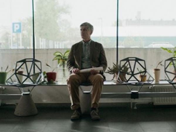 Vabilo na projekcijo filma Inventura s prilagoditvami za gluhe in naglušne