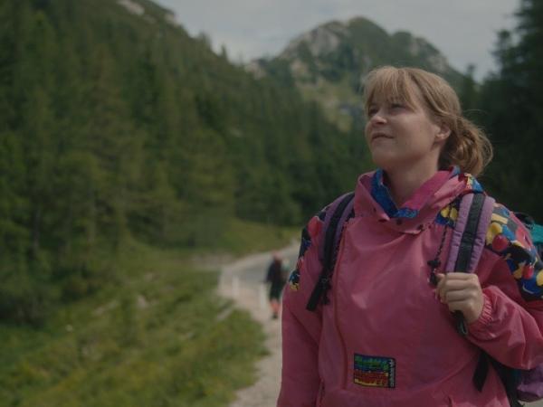 Projekcija filma Belo se pere na devetdeset s slovenskimi opisnimi podnapisi